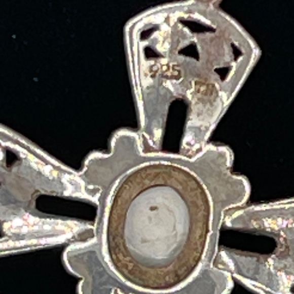 925 STERLING SILVER MOTHER OF PEARL & MARCASITES CROSS PENDANT - Picture 7 of 9